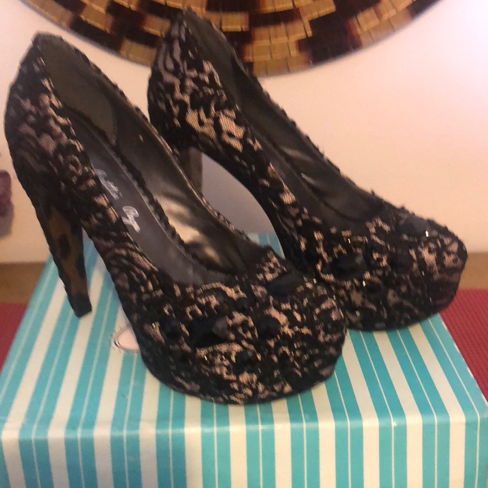 Shoe